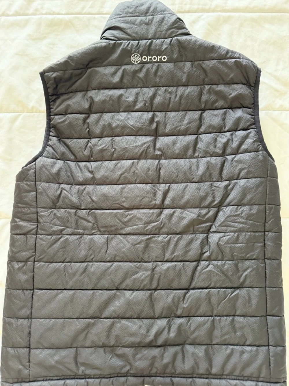ORORO Men's Classic Lightweight Heated Vest with battery pack and charger. - Picture 4 of 4